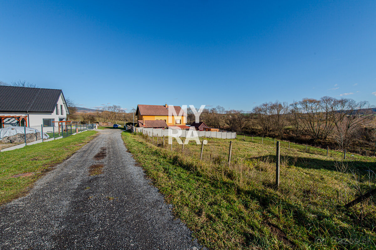 Stavebný pozemok 961 m² s projektom a stavebným povolením, K - 4