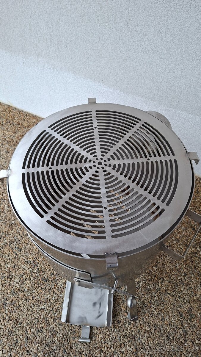 Nerezová kotlina s roštom. - 4