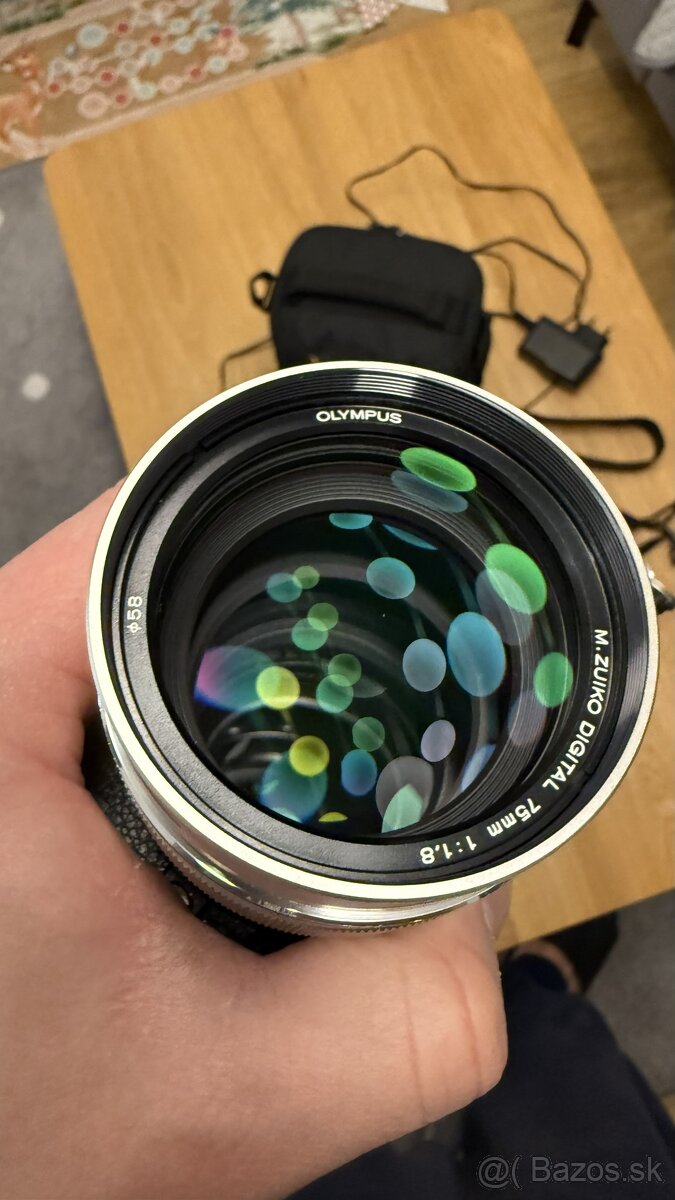 Objektív Olympus 75mm f/1.8 - striebornej farby - 4