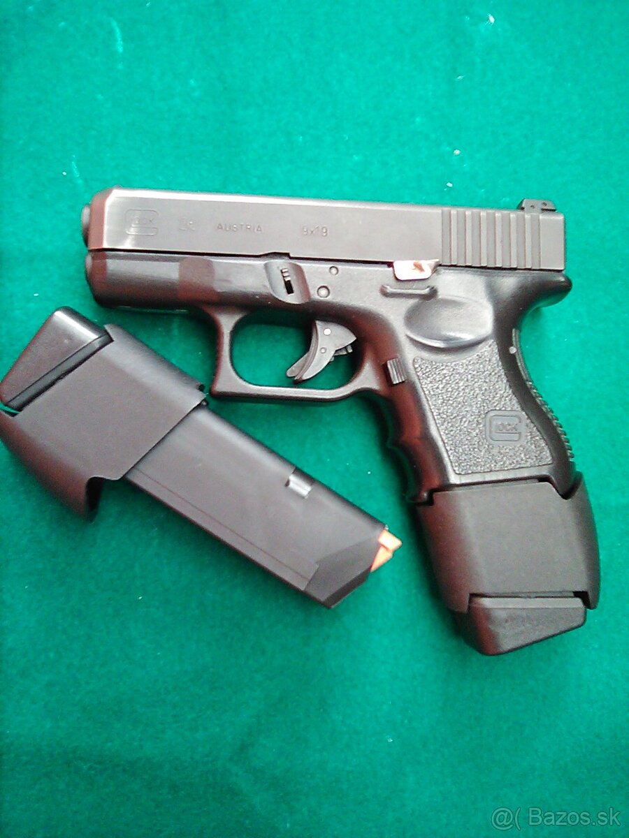 Dva 19 ranové zásobníky s návlekom určené pre Glock26 - 4