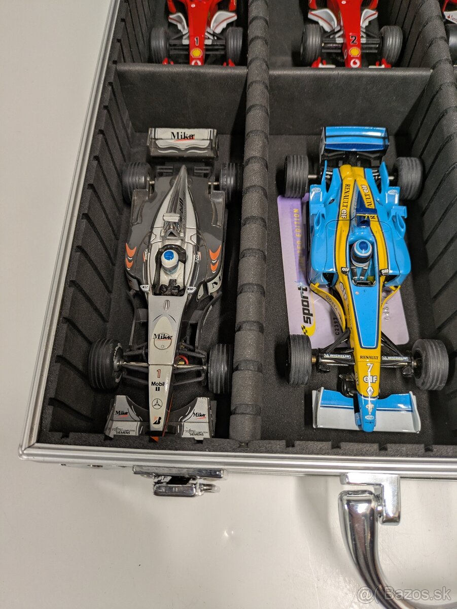 Autíčka 1:32 Carrera Formula 1 na autodráhu - 4