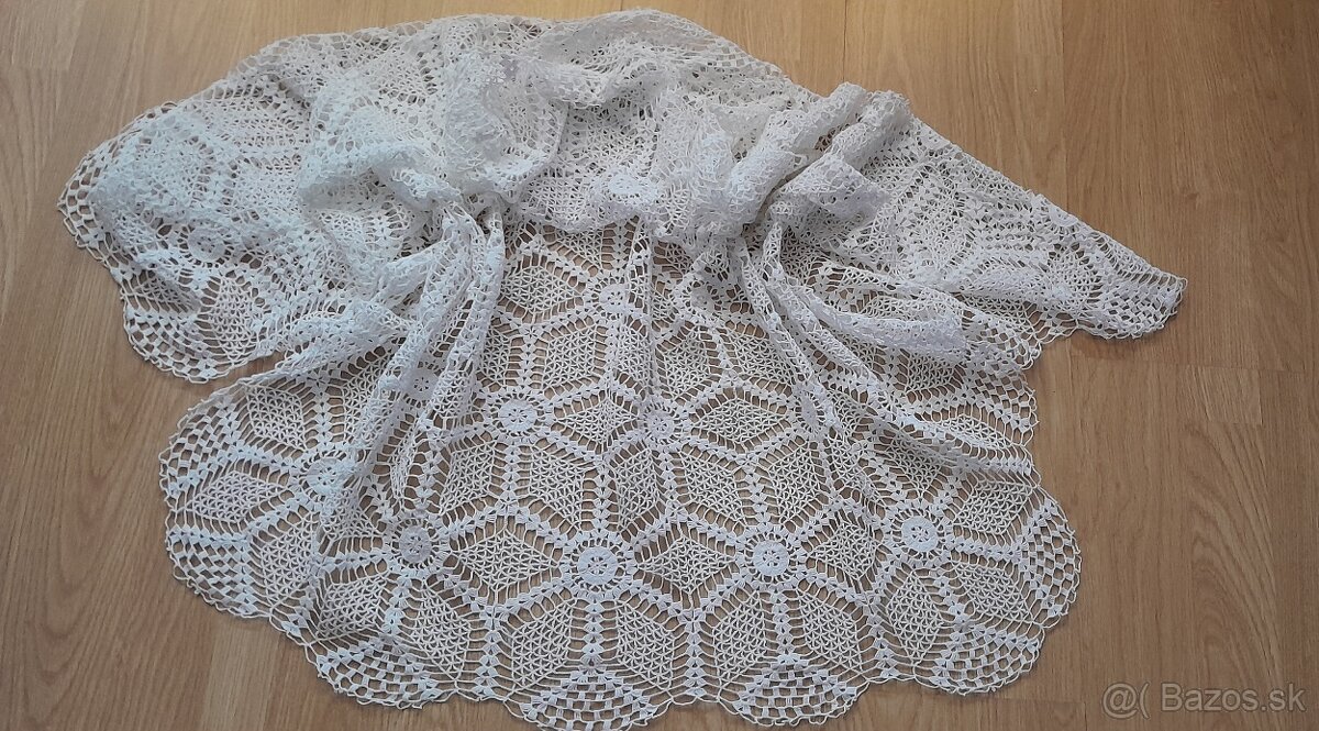 Háčkovaný obrus - 4