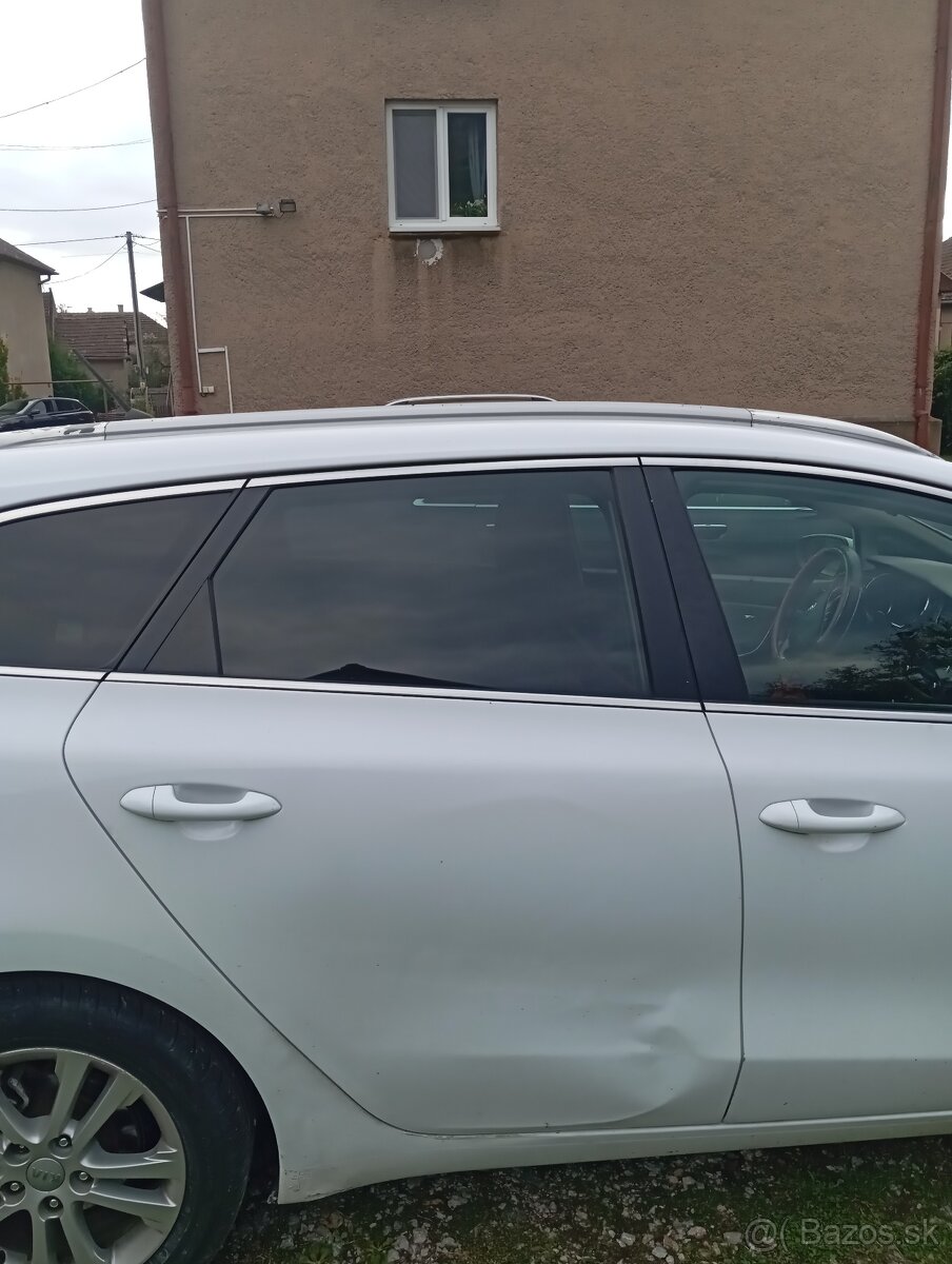 Kúpim dvere na Kiu ceed kombi - 4