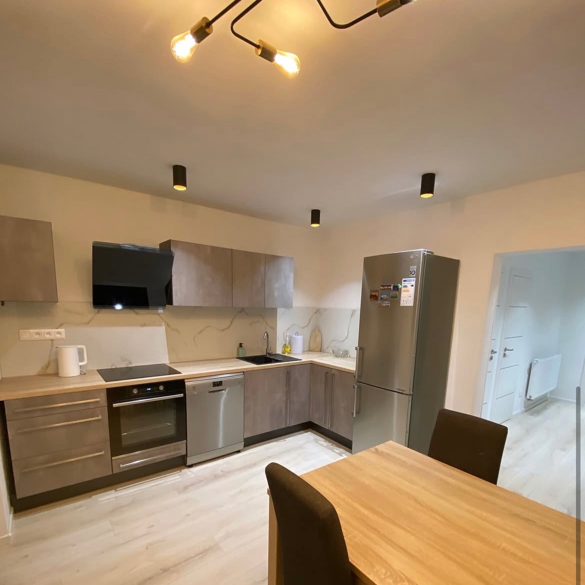 Moderný 3izbový byt s parkoviskom a garážou - 4