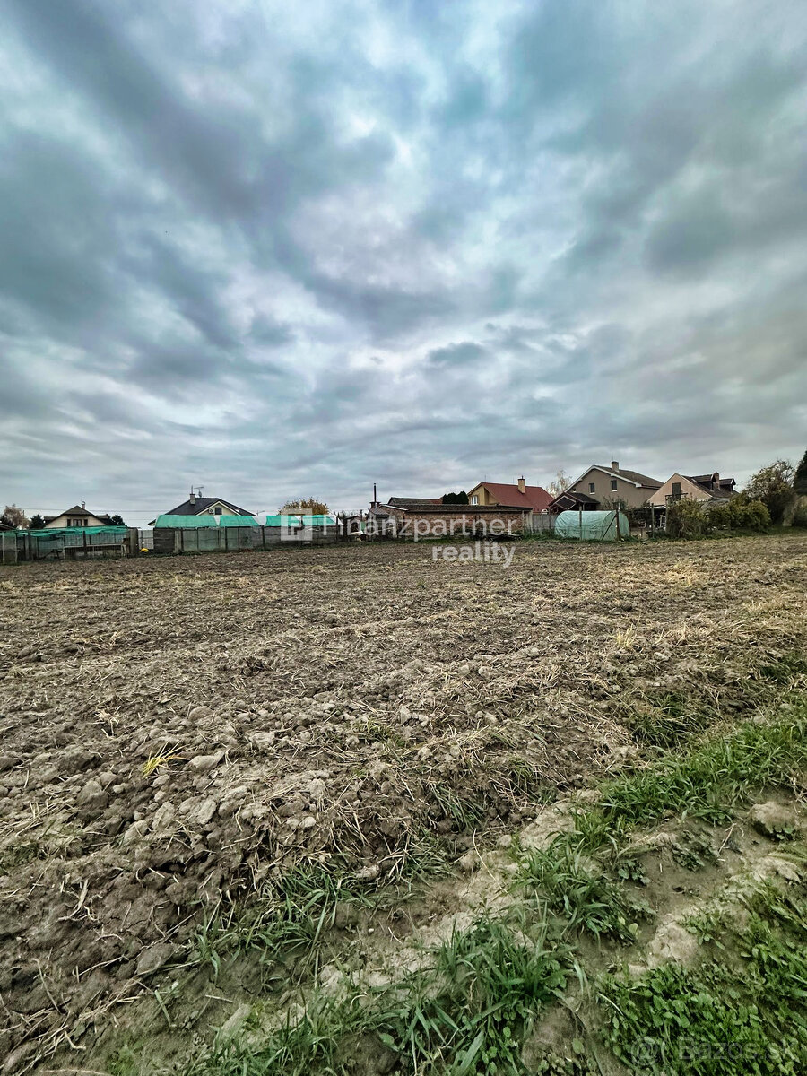 Stavebný pozemok 4702 m² v obci Trstice, Galanta - 4