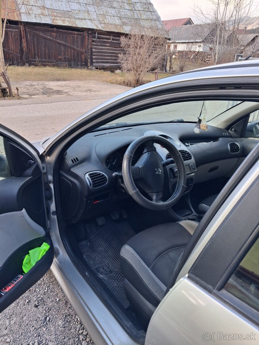 Peugeot 206 1.4 44kw benzín - 4