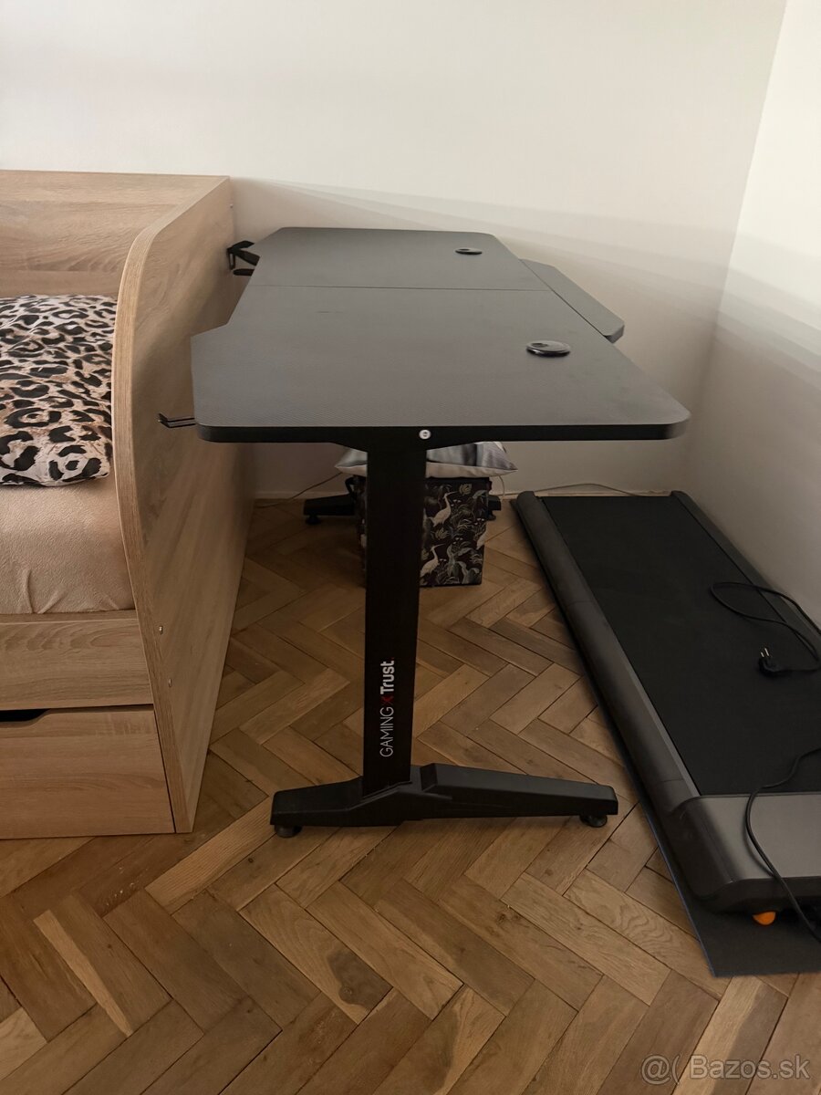 TRUST GXT 1175 Imperius XL Gaming Desk - 4