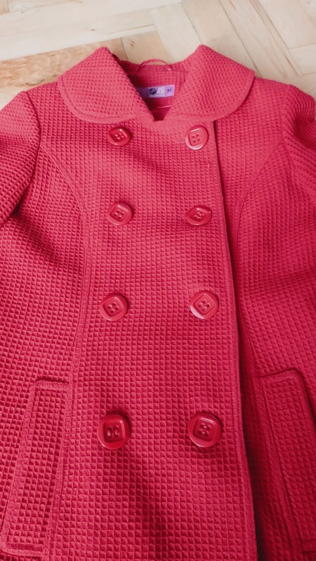 Elegantny cerveny kabat - 4