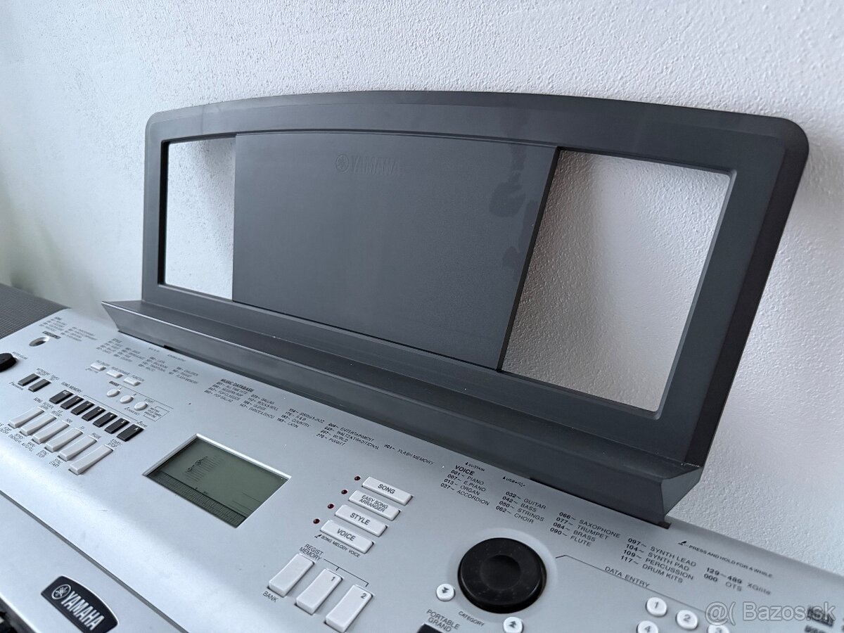 Yamaha DGX 230 - 4