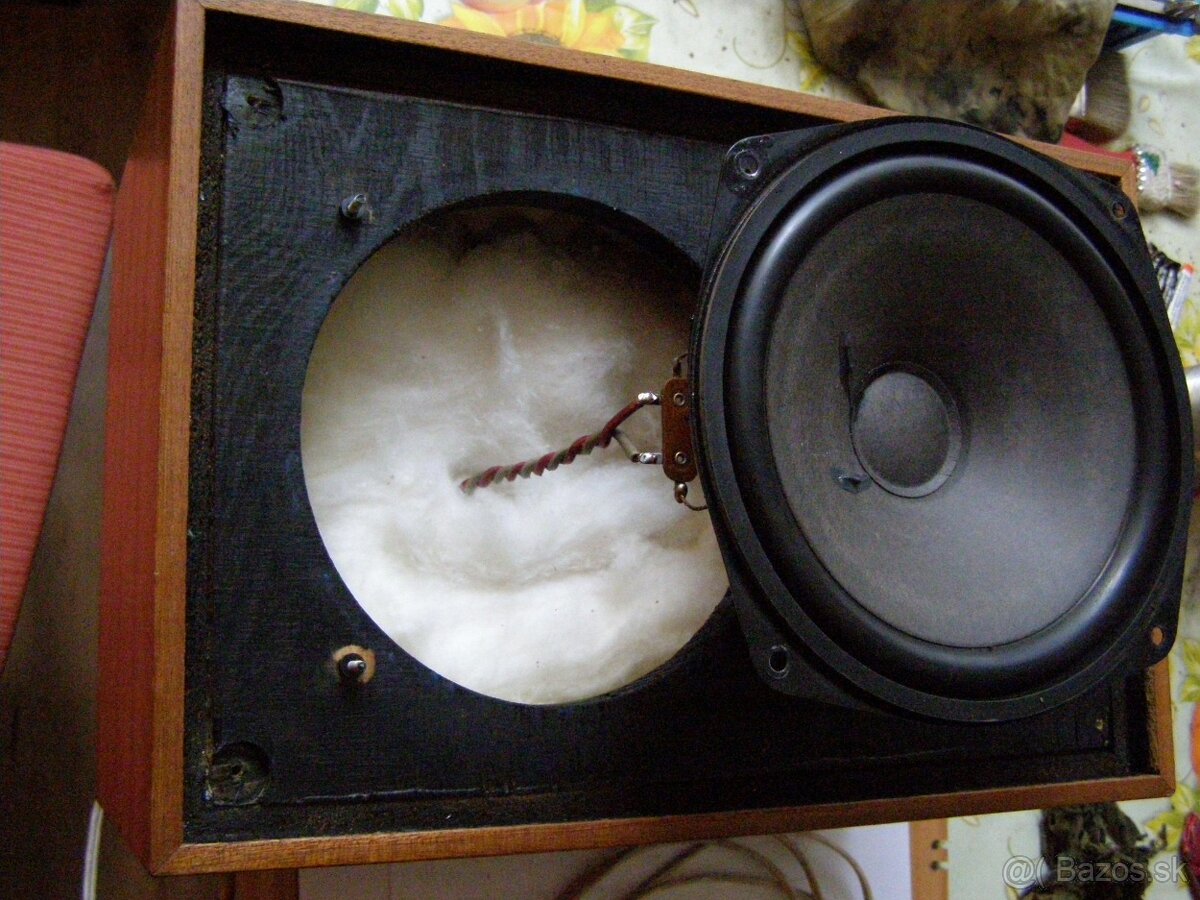 Gramofón Tesla NZC420 + reproduktory 1PF 067 33 - 4