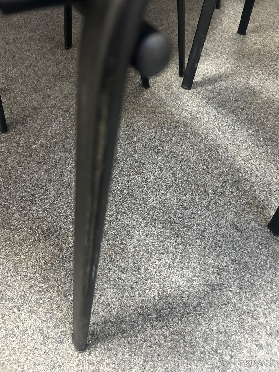 Konferenčná stolička - 4