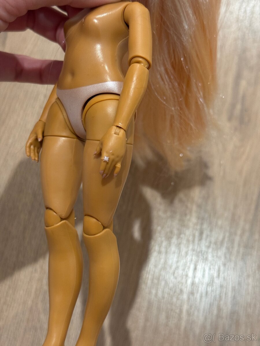 Sabrina Rainbow High - 4