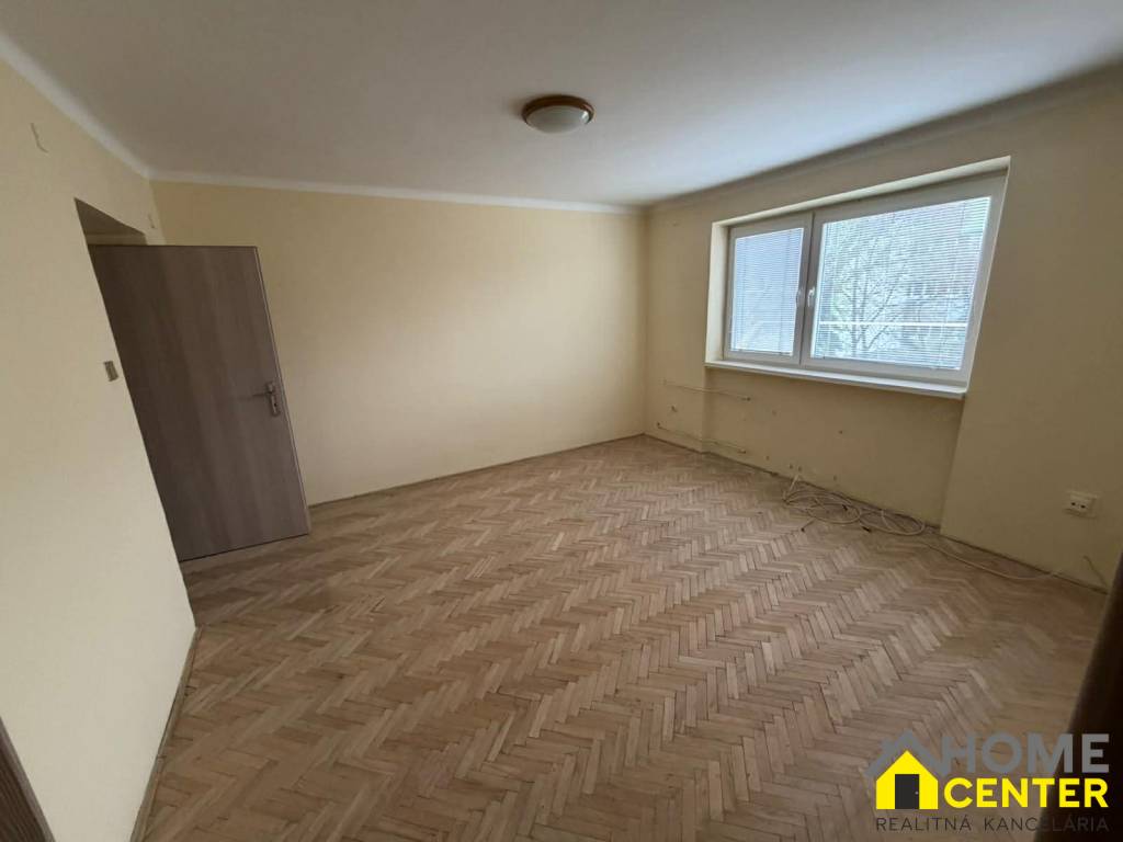 PREDAJ : 2 IZBOVÝ TEHLOVÝ BYT V KOMÁRNE - 4