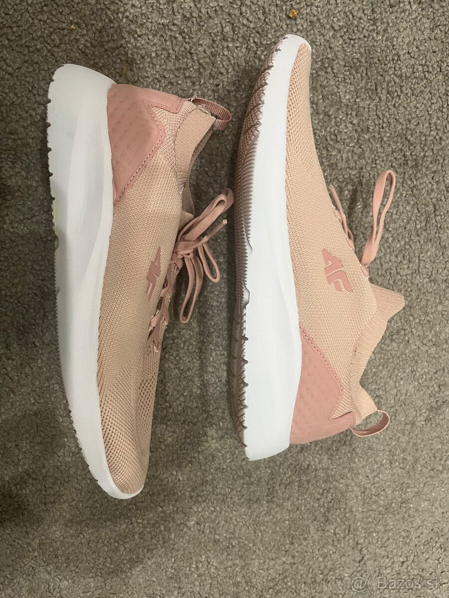 4F dievcenske tenisky č. 37 - 4