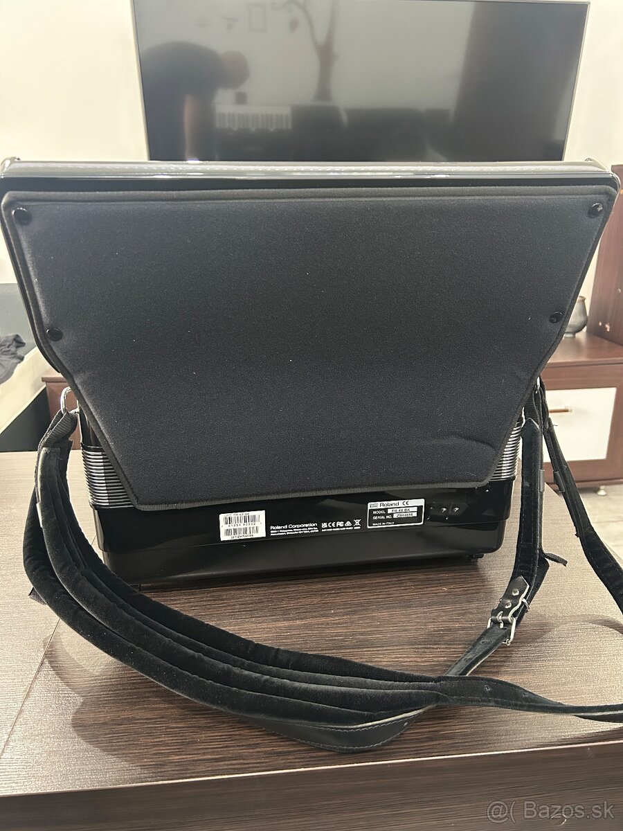 Predám akordeón Roland FR-4x - 4