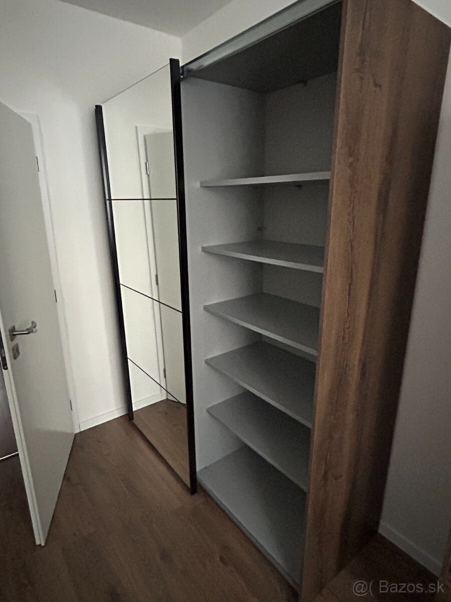 Kvalitná šatníková skriňa - ušľachtilý dub/čierny dub - 4