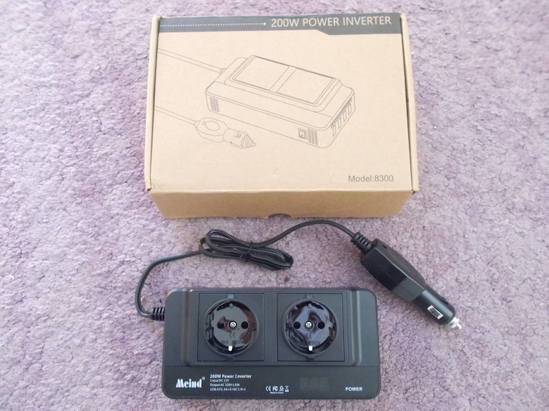 Predám menič DC 12/24V na AC 230V + 4x USB - 4