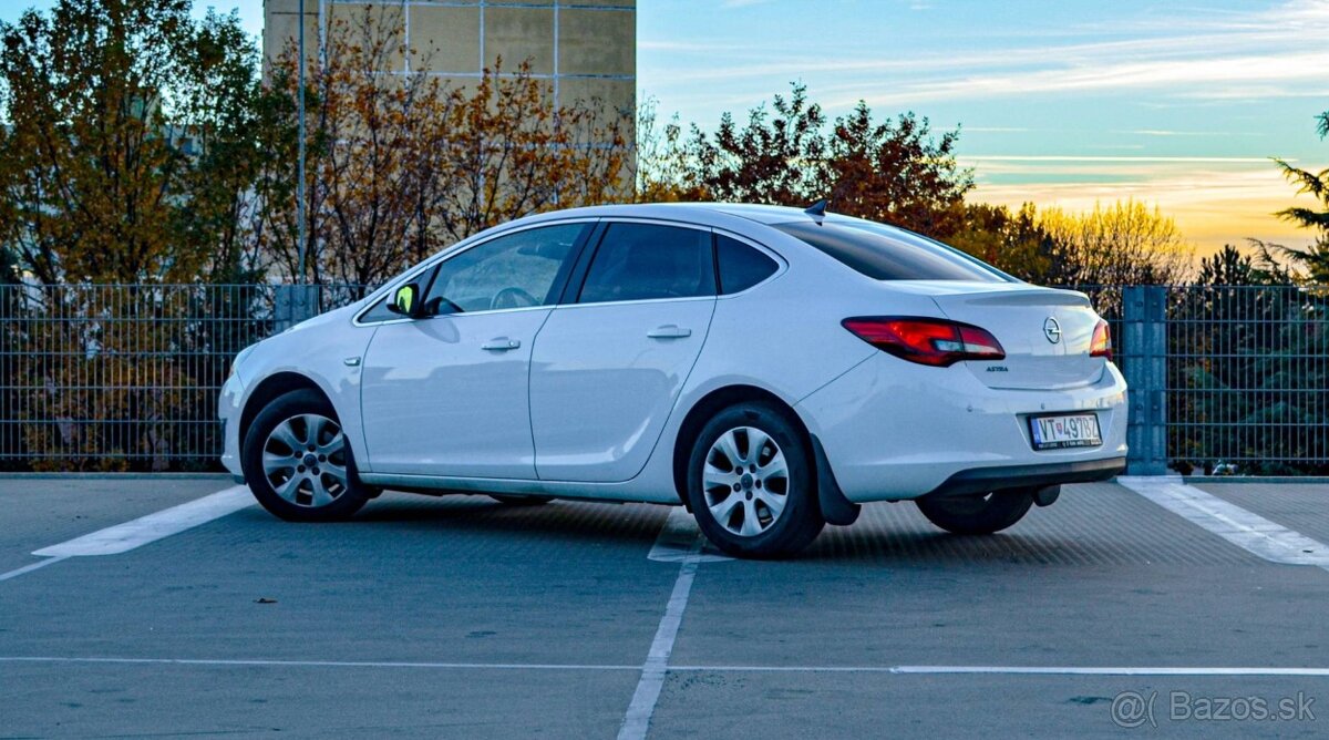 Opel Astra Sedan 1.6 CDTI 100 kw - 4