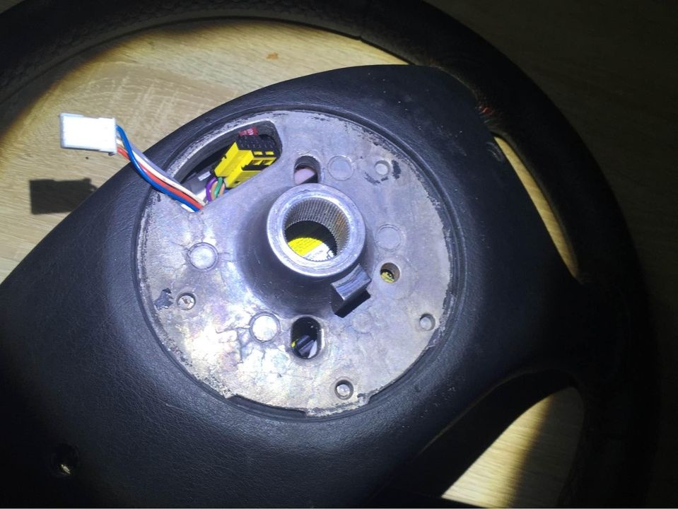 Volant E39 facelift vyhrievaný - 4