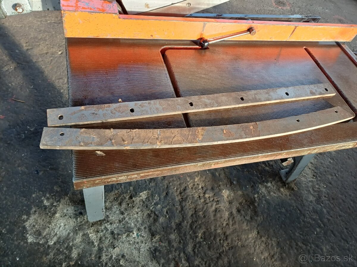 Tabulové nůžky NTP 1000/2 - 4