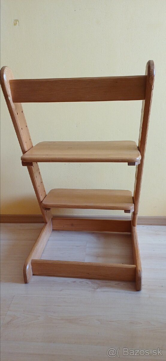 Rastuca drevena stolicka - 4