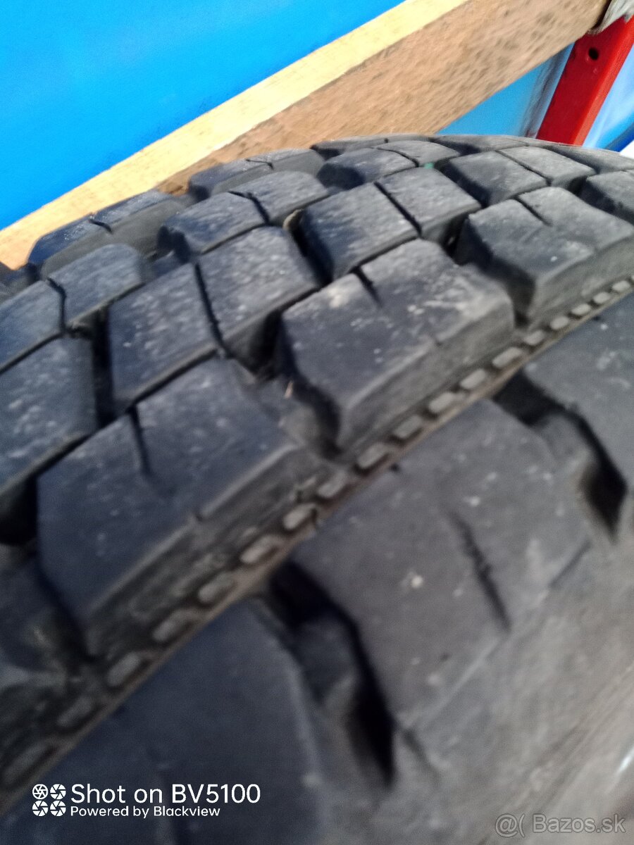 R 17,5 pneumatiky , kolesá - 4