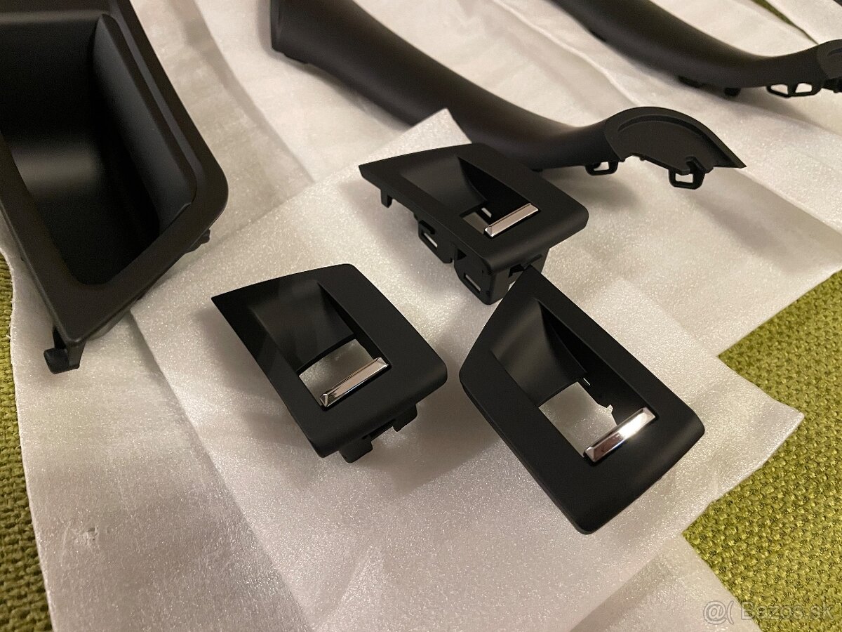 BMW F10/F11 NOVÉ madlá dverí čierne KOMPLET SADA - 4