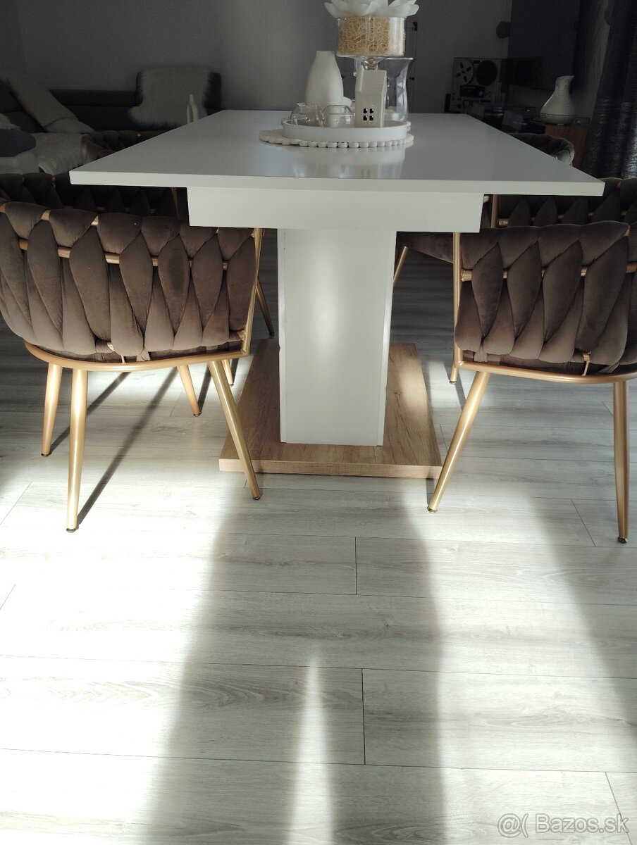 Predám roztahovaci jedálenský stôl - 4