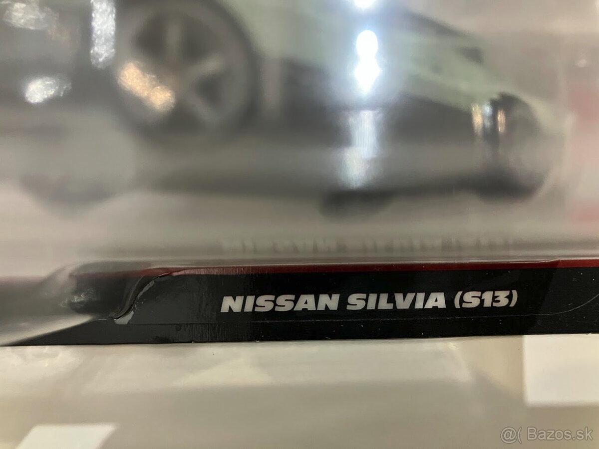 1:64 Hotwheels Nissan - 4