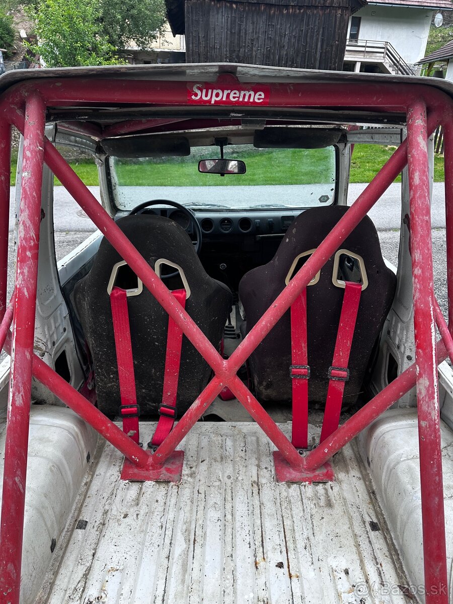 Závodný špeciál Suzuki Samurai