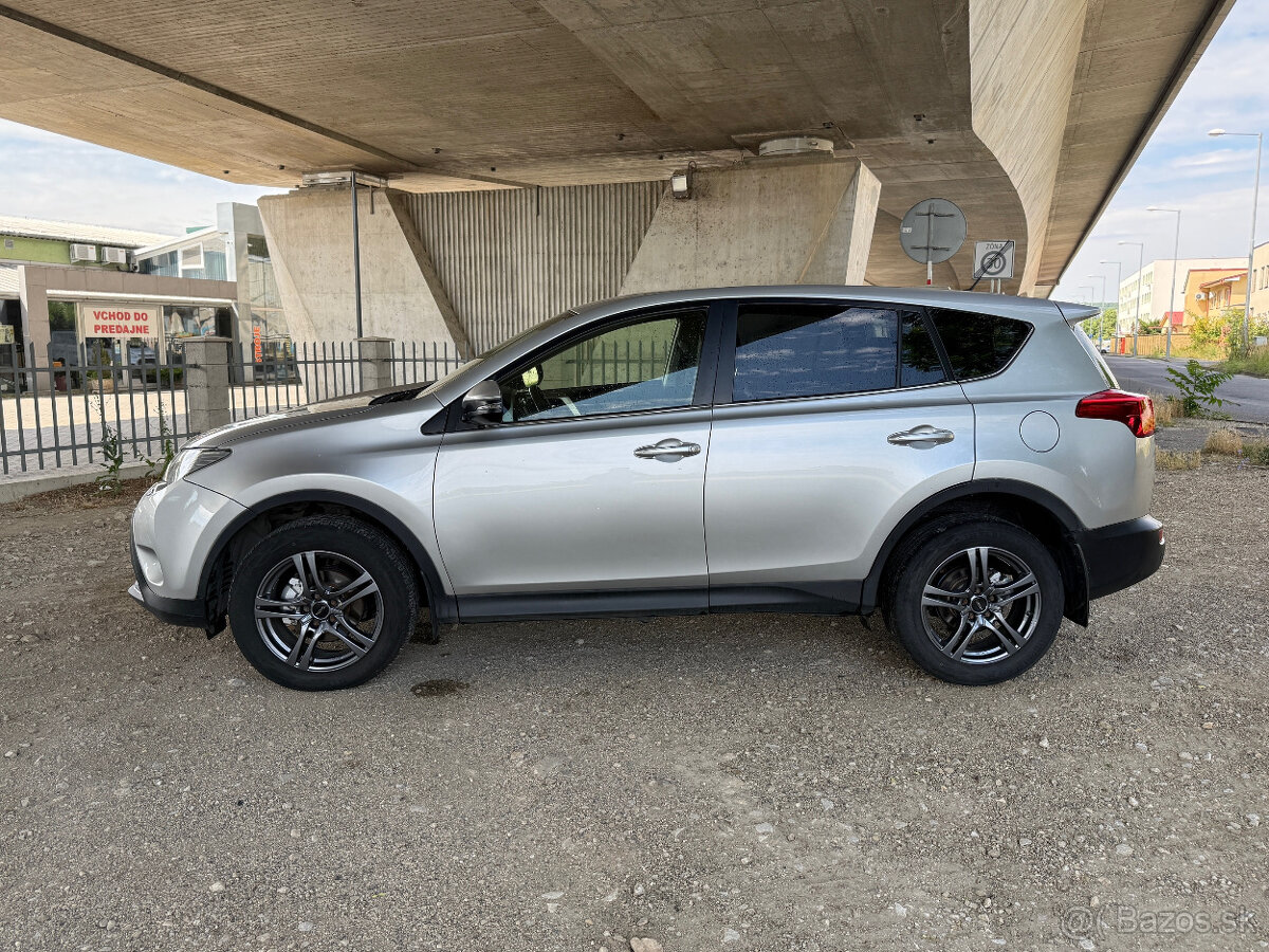 Toyota RAV4 2.2 l D-4D Premium 4x4 - 4