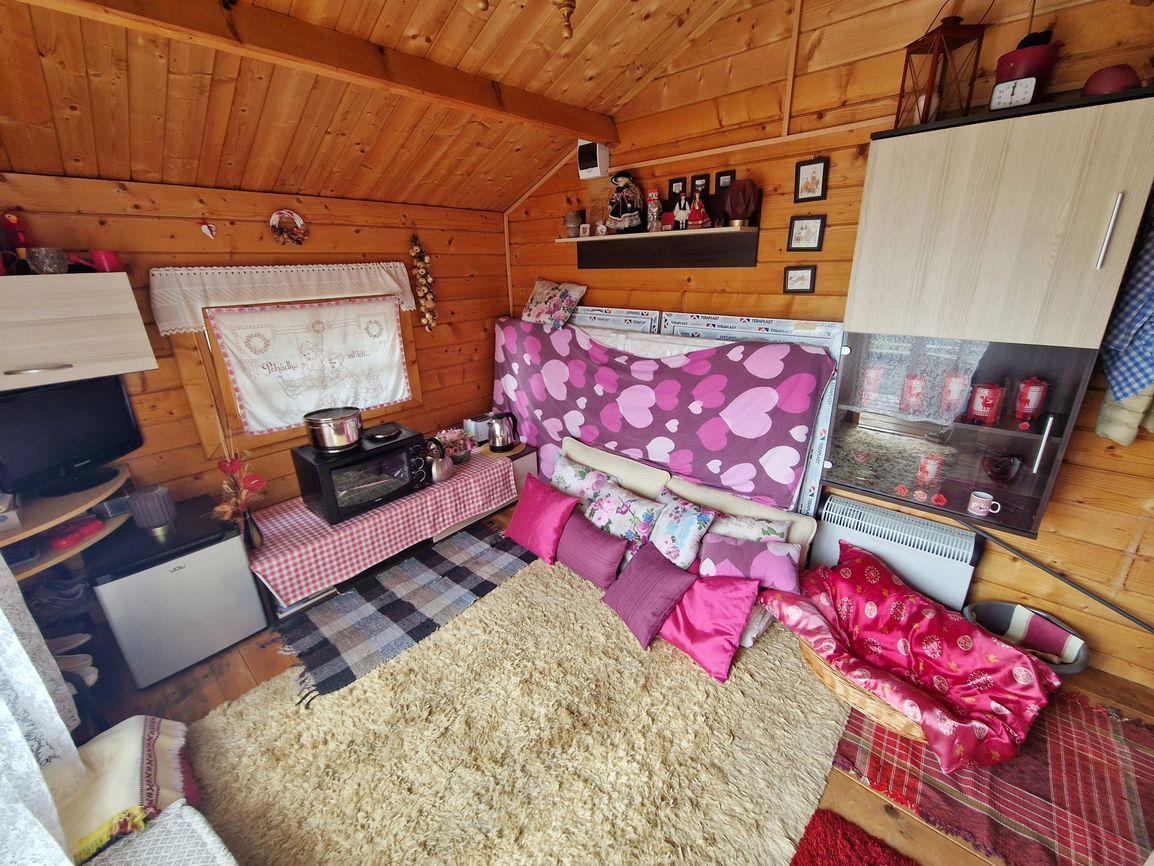 Chatka s pozemkom Dubina 2 - 4