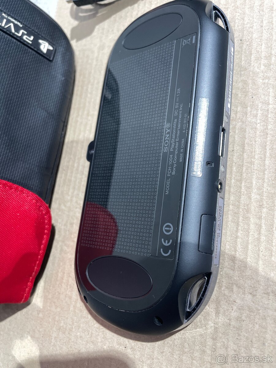 PS VITA PCH-1004 OLED displej -folia +8GB - 4