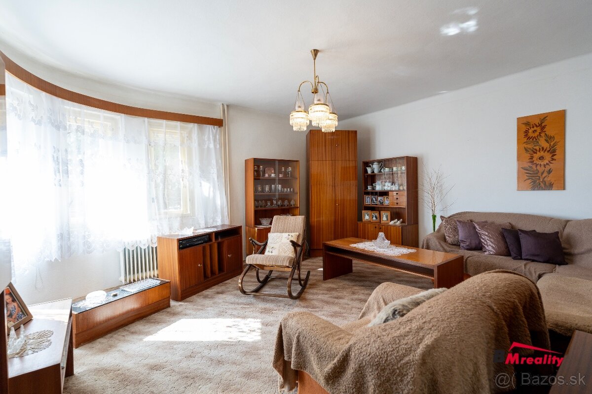 Na predaj priestranný rodinný dom v obci Lok s veľkým pozemk - 4