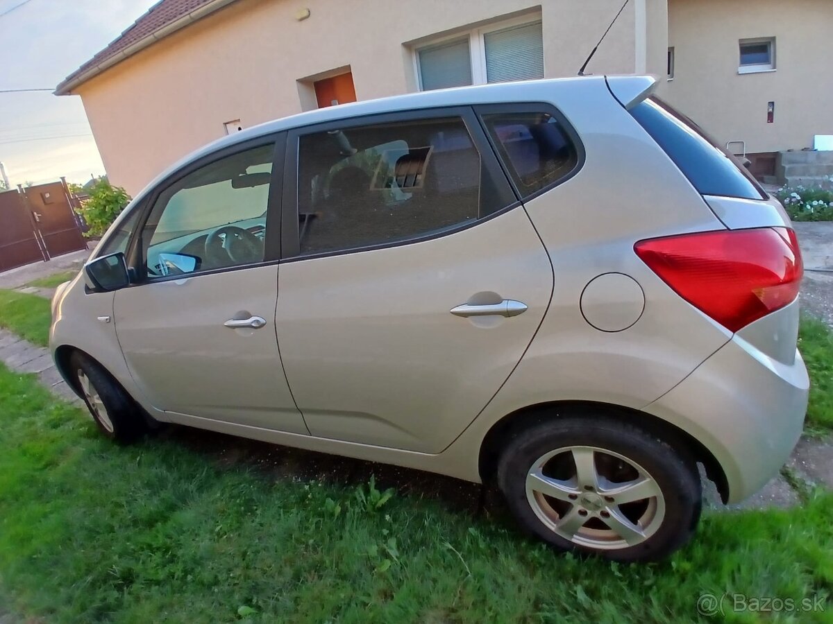 Kia Venga 1,4i - 4
