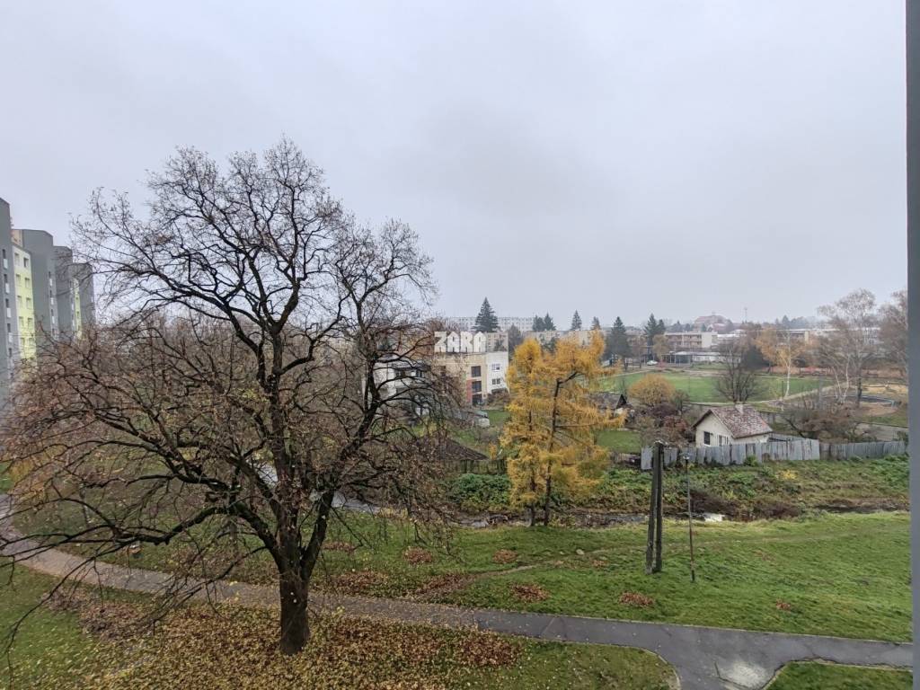 Sečovce - ul. SNP, 3. izb. byt, 48 m2 + loggia, po rekonš. - 4