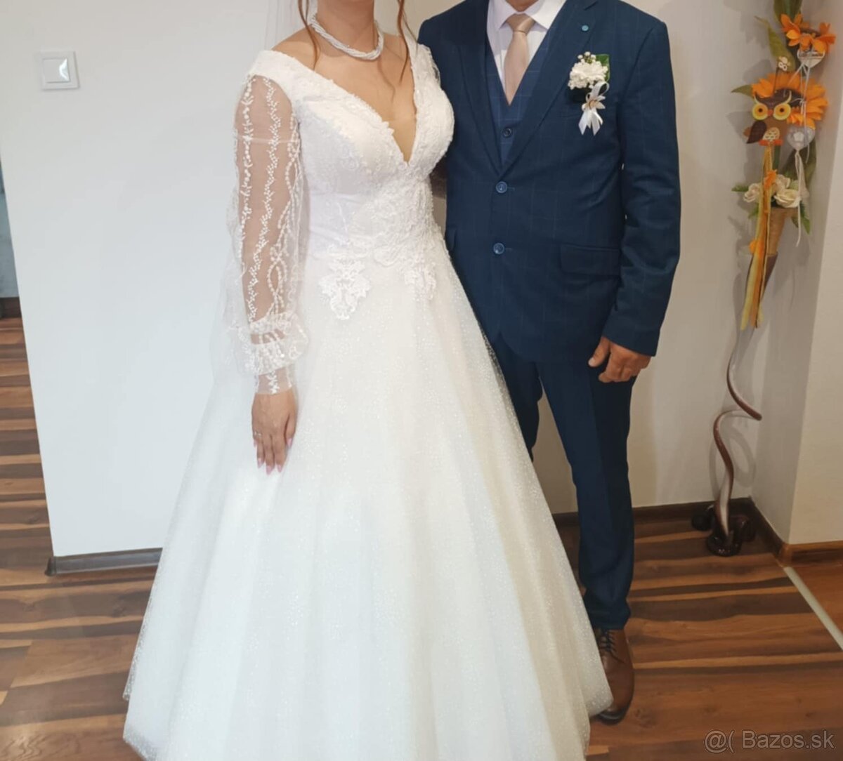 Krásne vyšívané svadobné šaty 5 - 4