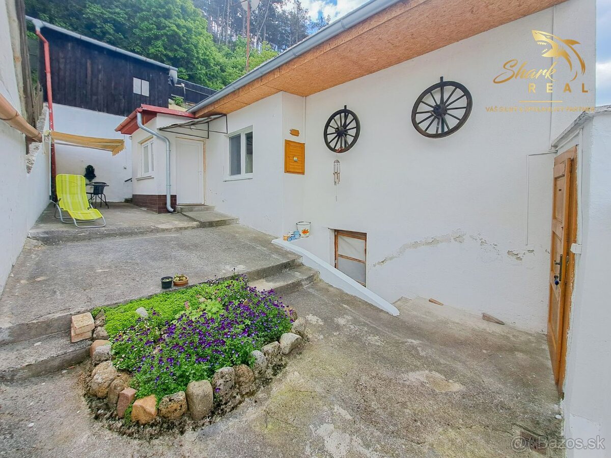 Malebná romantická chalupa pod lesom - 4