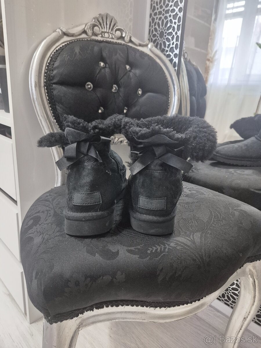 Ugg - 4