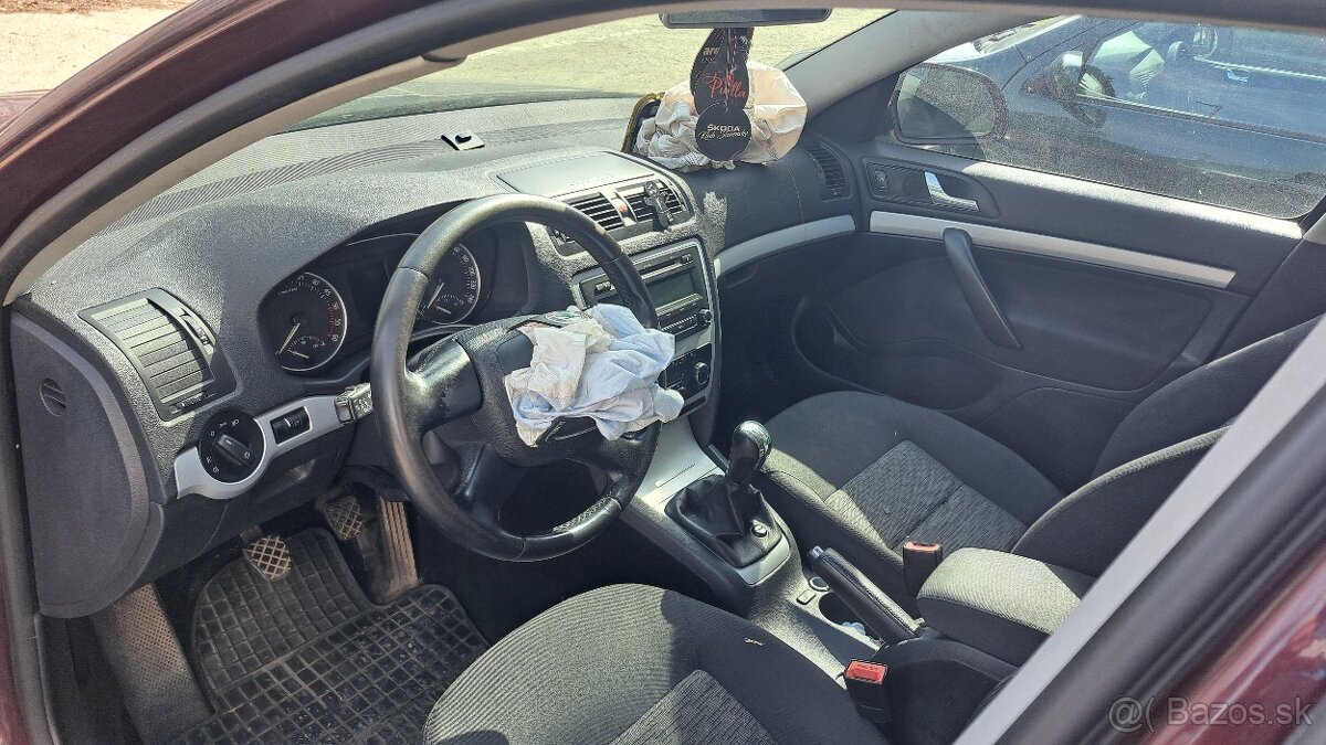 Predám havarované ale pojazdné auto - 4