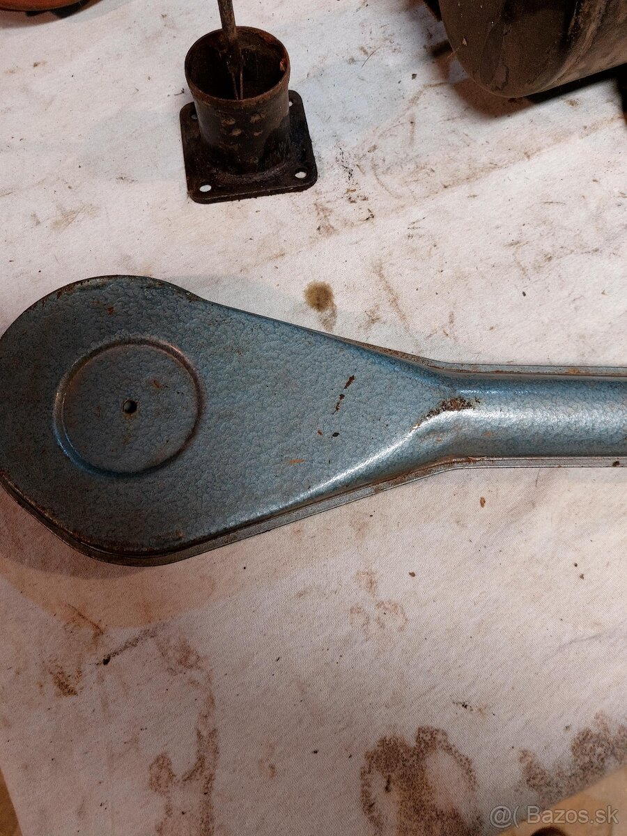 vzduchové filtre,kulisa radiacej paky,pedale,nadržka,brz.val - 4