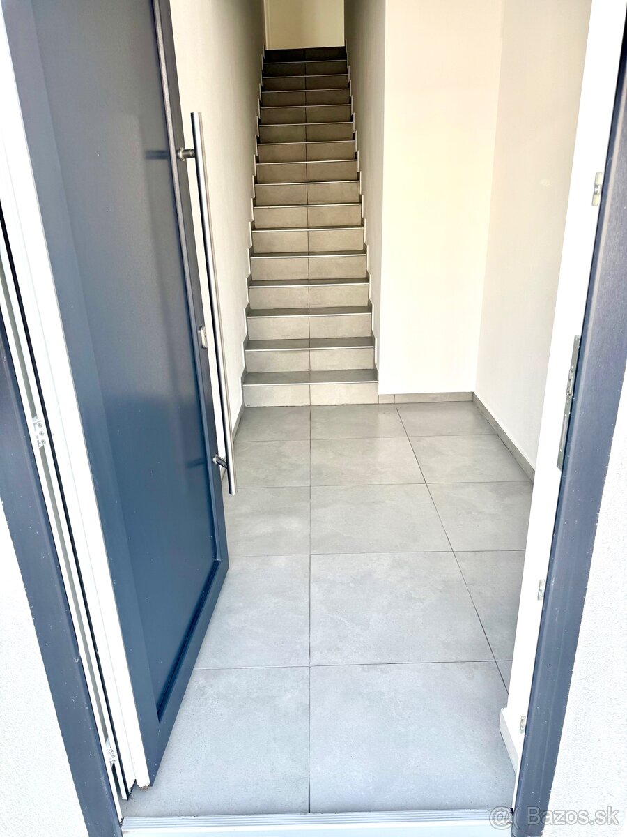 Trojizbový byt s balkónom - 4