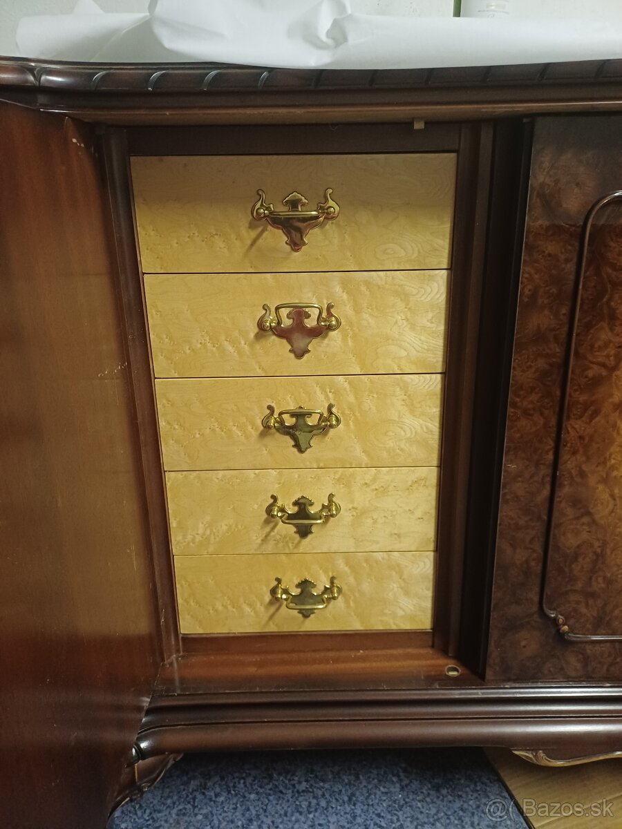 Komoda - 4