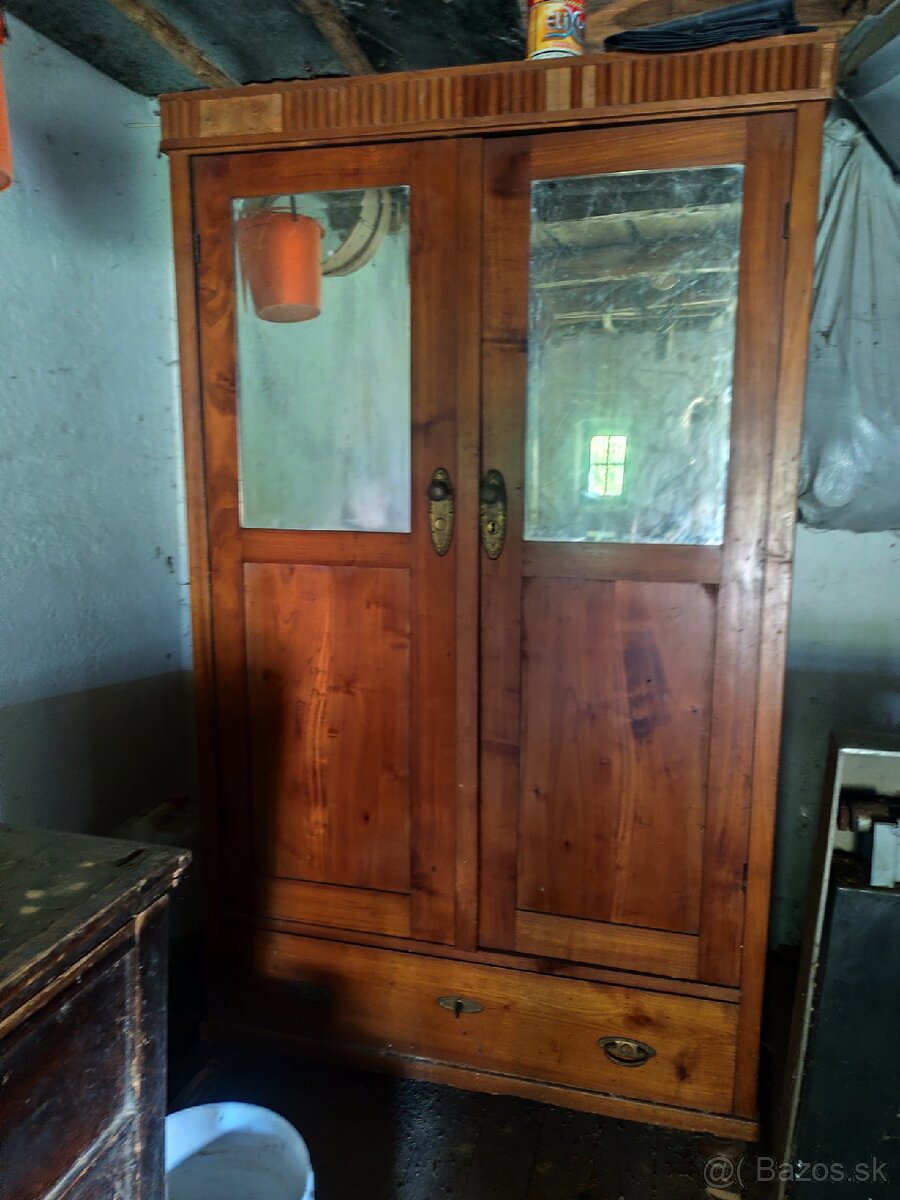 Starožitný nabytok - 4