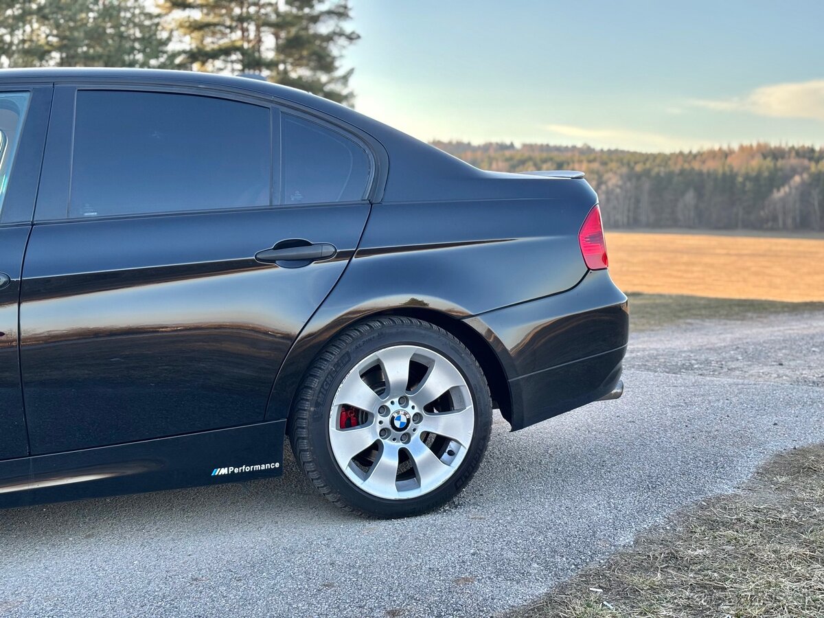 BMW E90 320d manual - 4