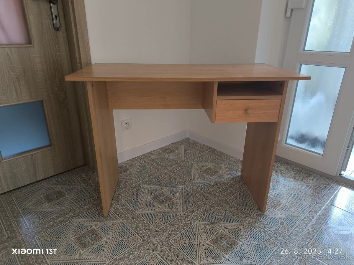 Menší pisaci stolík - 4