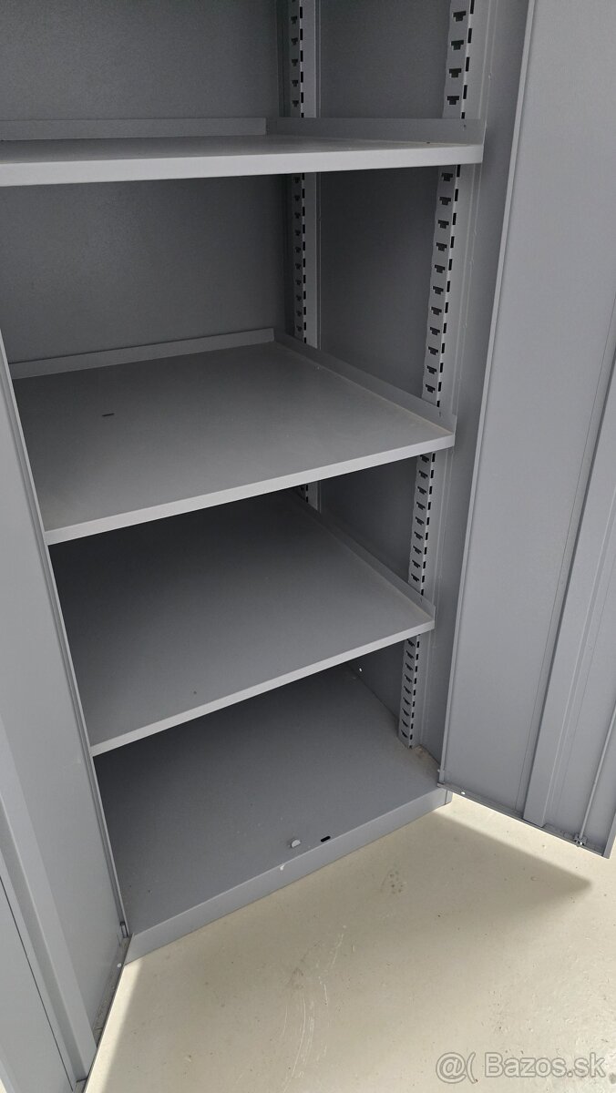 Predám kovovú uzamykateľnú skriňu BURG - 4