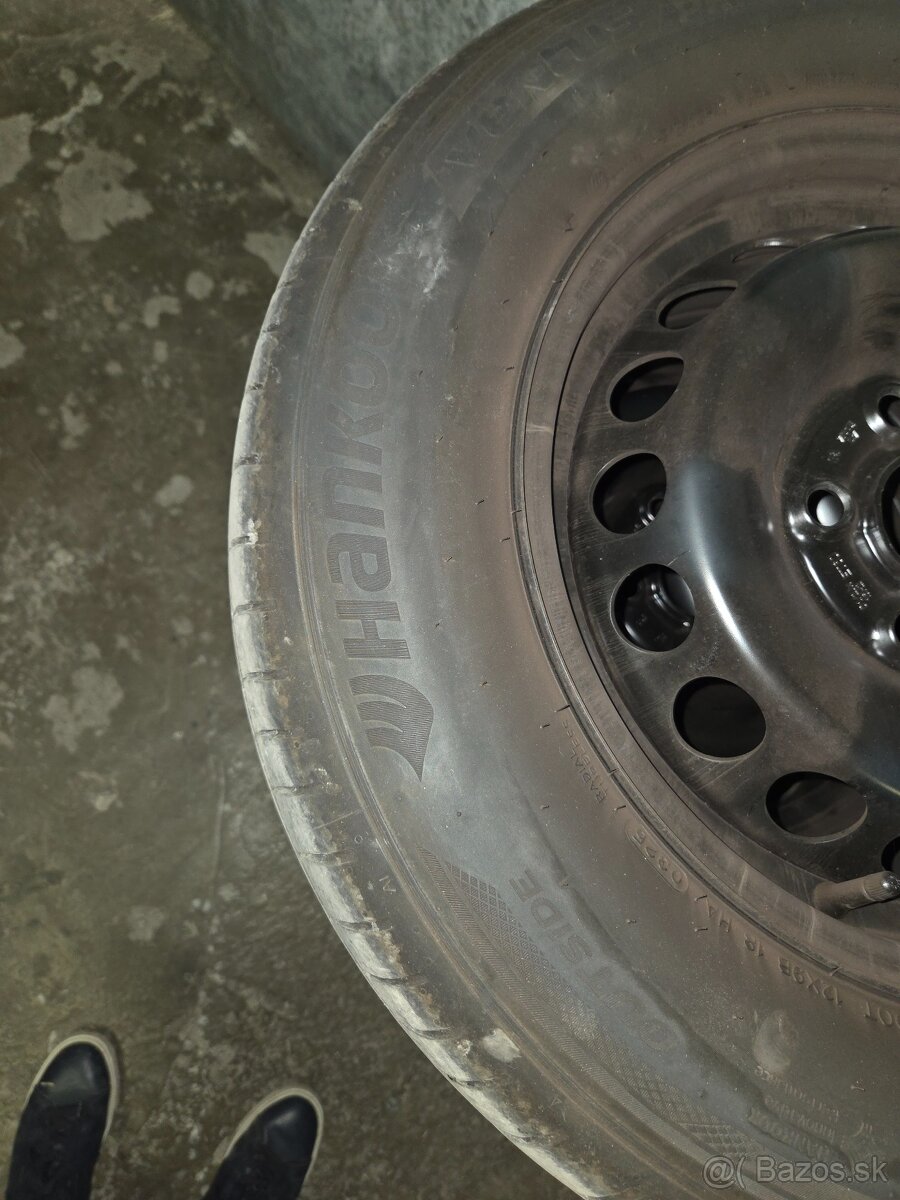 Predam Vw Mulltivan originál 215/65/r16 - 4