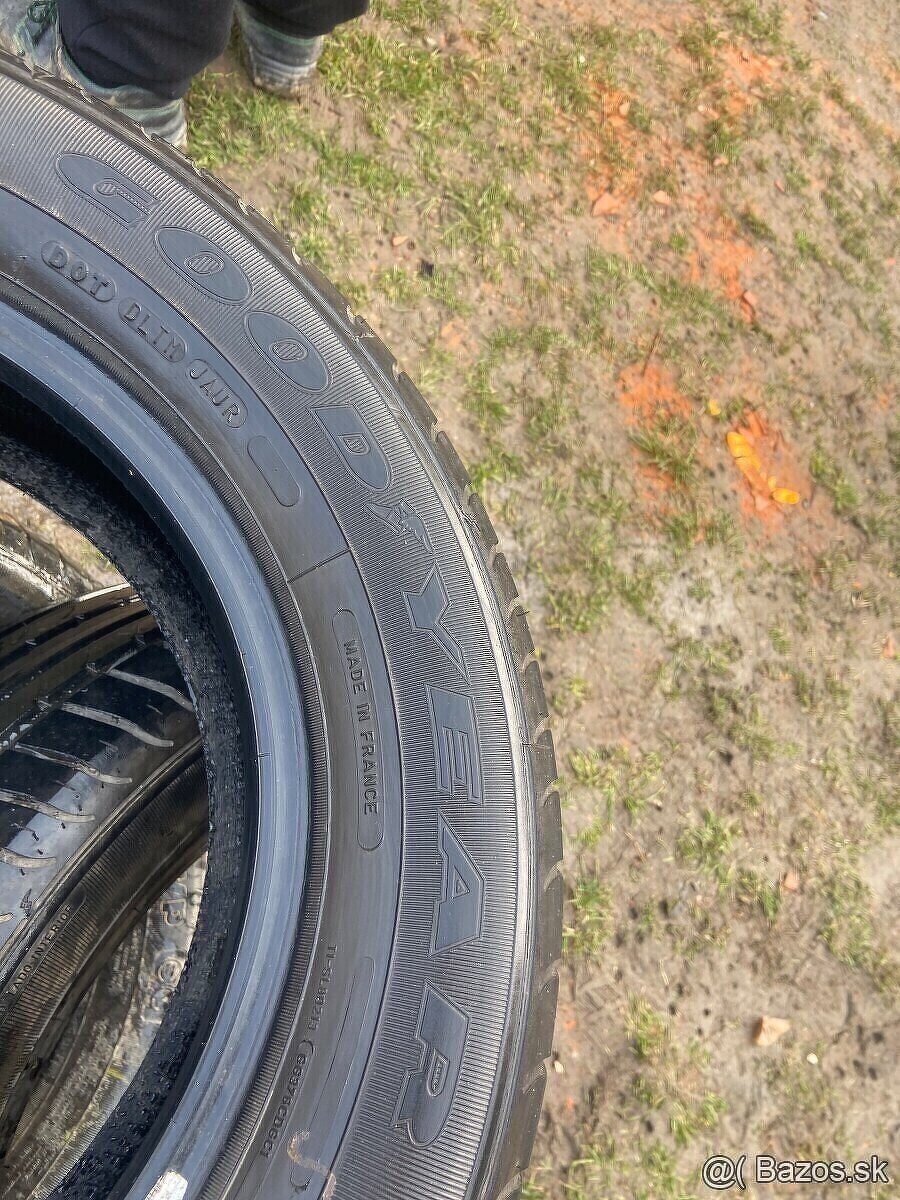 Predám letné 205/60r15 5mm - 4