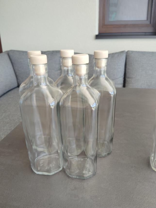 Prázdne fľaše - fľašky z alkoholu - 4